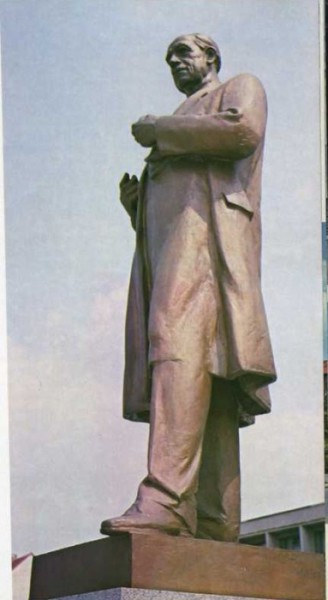 Pomník Antonína Zápotockého v Klatovech. FOTO archiv