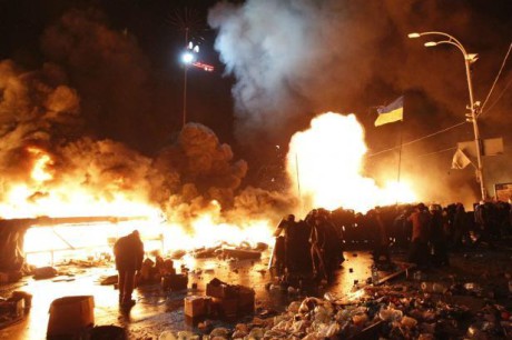 Majdan v plamenech FOTO DAVID MDZINARiSHVILI 