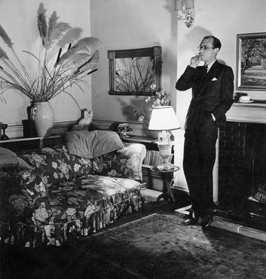 Patrick Hamilton ve svém londýnském bytě v Albany během 2. světové války. FOTO archiv