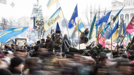 Třesoucí, poskakující hlavou blýskají z mrákot obrazy Krymu, Kyjeva, ruských vojáků, ukrajinských demonstrantů, do kterých střílejí profesionální šakalové… FOTO archiv