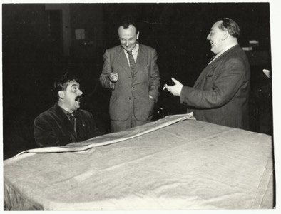 E. F. Burian, Jan Taufer a Vítězslav Nezval ve studiu Supraphonu, 1946. FOTO archiv