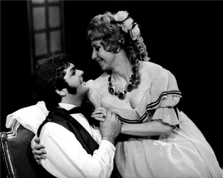 S Peterm Dvorským (Alfred Germont) jako Violetta Valéry ve Verdiho Traviatě (r. Petr Weigl, prem. 13. 1. 1979 ND Praha) FOTO JAROMÍR SVOBODA