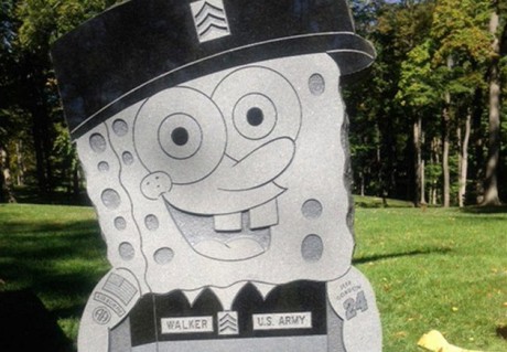 Náhrobek Kimberly Walkerové v podobě oblíbené kreslené postavičky Spongebob v kalhotách na hřbitově v americkém městě Cincinnati. FOTO archiv
