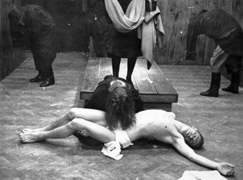 Být stoprocentním "svatým hercem” je dle mého názoru idealistická představa (Teatr Laboratorium: Apocalypsis cum figuris, 1968). FOTO archiv