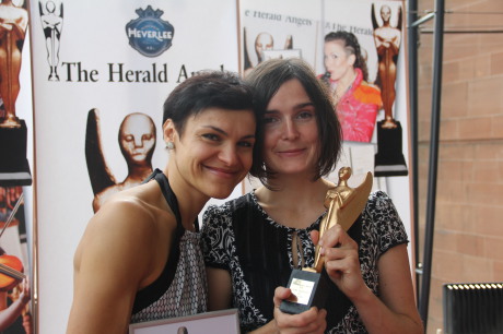 Andrea Opavská a Jana Vébrová získaly Total Theatre Award. FOTO archiv České centrum