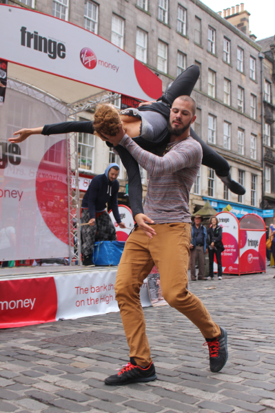 Tanečníci Lenky Vágnerové & Company prezentovali svou produkci v ulicicích Edinburghu. FOTO archiv Česká centra