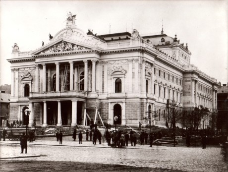 Budova bývalého německého Městského divadla, Divadla Na hradbách, později Janáčkova, nyní Mahenova divadla. FOTO archiv NDB