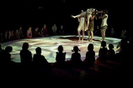 Karneval zvířat aneb Ponořte se do světa zvířecí fantazie! Interaktivní taneční představení pro děti a mládež vzniklo na motivy stejnojmenné hudební suity francouzského skladatele Camille Saint-Saënse. FOTO archiv Divadlo Ponec