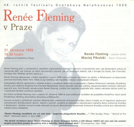 Program recitálu Renée Fleming v létě 1999 v Praze a předání květin po árii „Měsíčku na nebi hlubokém….“ Repro archiv autora