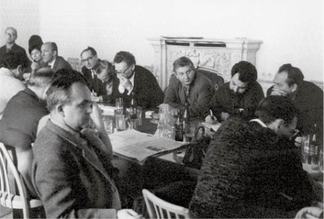 U stolu naproti mně zprava Bořivoj Srba a Ivan Vyskočil FOTO Oldřich Škácha