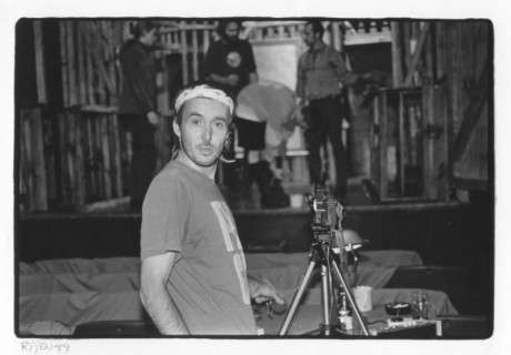 Petr Lébl během zkoušení své poslední inscenace Strýček Váňa, Divadlo Na zábradlí 1999. FOTO BOHDAN HOLOMÍČEK