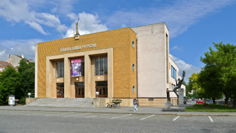 Většiona představení se bude odehrávat v Divadle Karla Pippicha. FOTO archiv LCH