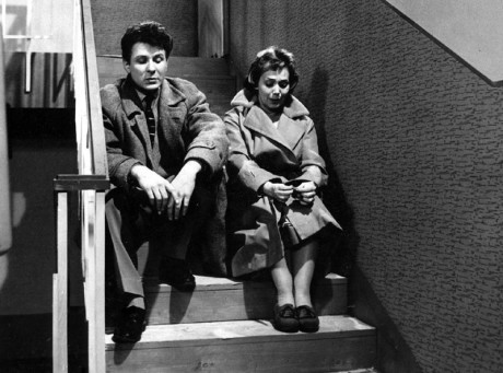 V roce 1959 s Jiřinou Jiráskovou v televizním seriálu Rodina Bláhova. FOTO archiv ČT