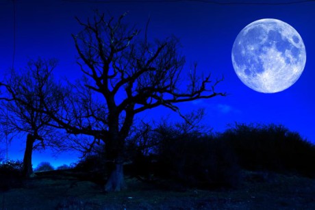 Nad kulatostí Země má dnes v noci zazářit modrý Měsíc. FOTO archiv