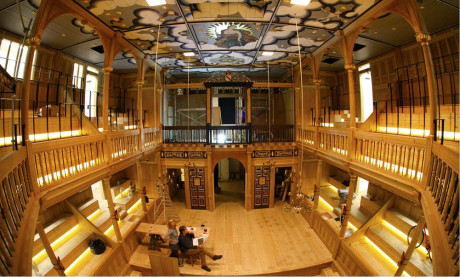 Jak vypadal, respektive vypadá, interiér shakespearovského divadla? ... Sam Wanamaker Playhouse pojme 340 sedících diváků FOTO PETE LE MAY