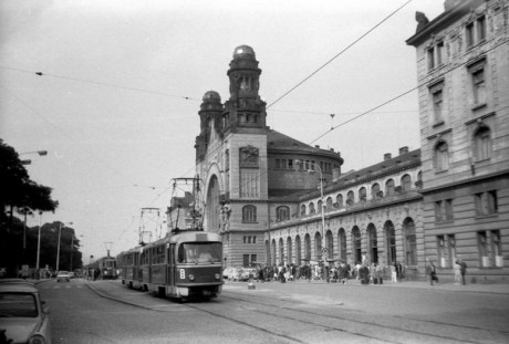 Unavený po hodinách akrobacie hrčím v tramvaji k Hlavnímu nádraží. FOTO archiv