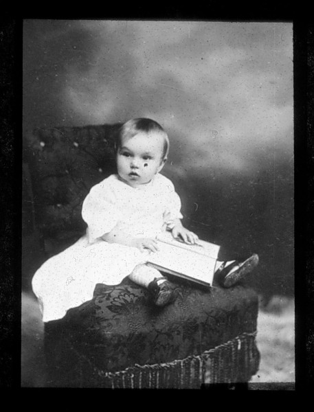 Dítě (sklo - negativ). FOTO archiv NM