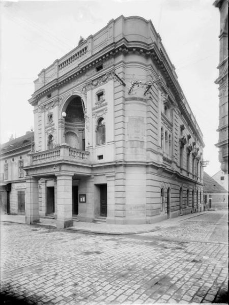 Divadlo Oskara Nedbala před přestavbou v r. 1937. FOTO archiv Šechtl a Voseček