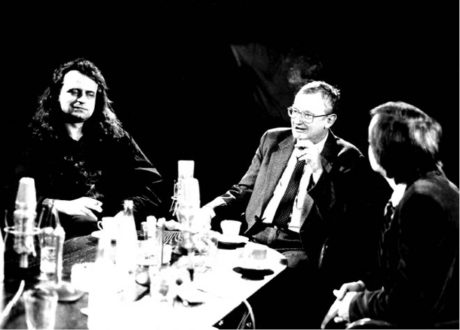 S performerem Lumírem Tučkem, vedoucím R. S. Vpřed, během televizní diskuze o fenoménu Pražské pětky začátkem 90. let FOTO OLGA SVOBODOVÁ
