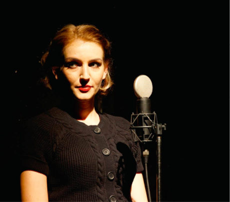 Jako Magda Husáková Lokvencová v solo performanci M. H. L. (premiéra 27. února 2010) FOTO KATARÍNA SMÍKOVÁ