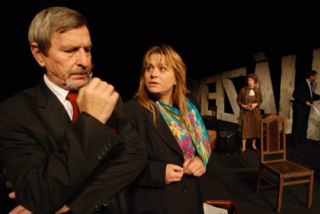 S Pavlou Tomicovou (Irena) jako dr. Vilém Kriegel v Javlově Odcházení (r. Andrej Krob, prem. 11. 10. 2008). FOTO BOHDAN HOLOMÍČEK