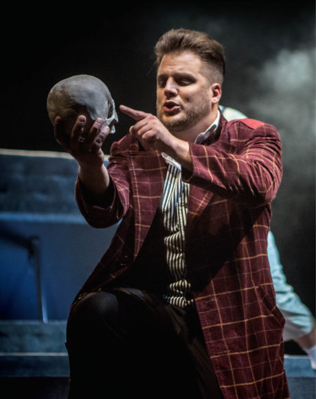 Hamlet (Tomáš Savka), Letní shakespearovské slavnosti v Ostravě foto Petr Kiška
