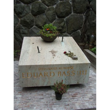 Hrob Eduarda Basse (1988 - 1946) na Vyšehradském hřbitově v Praze. FOTO archiv SPH