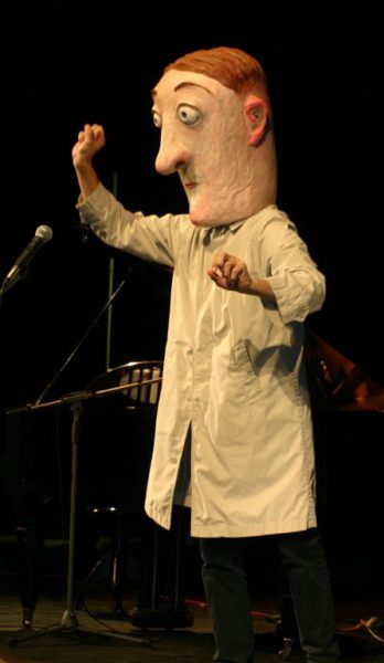 Klaun používá i masky. FOTO archiv