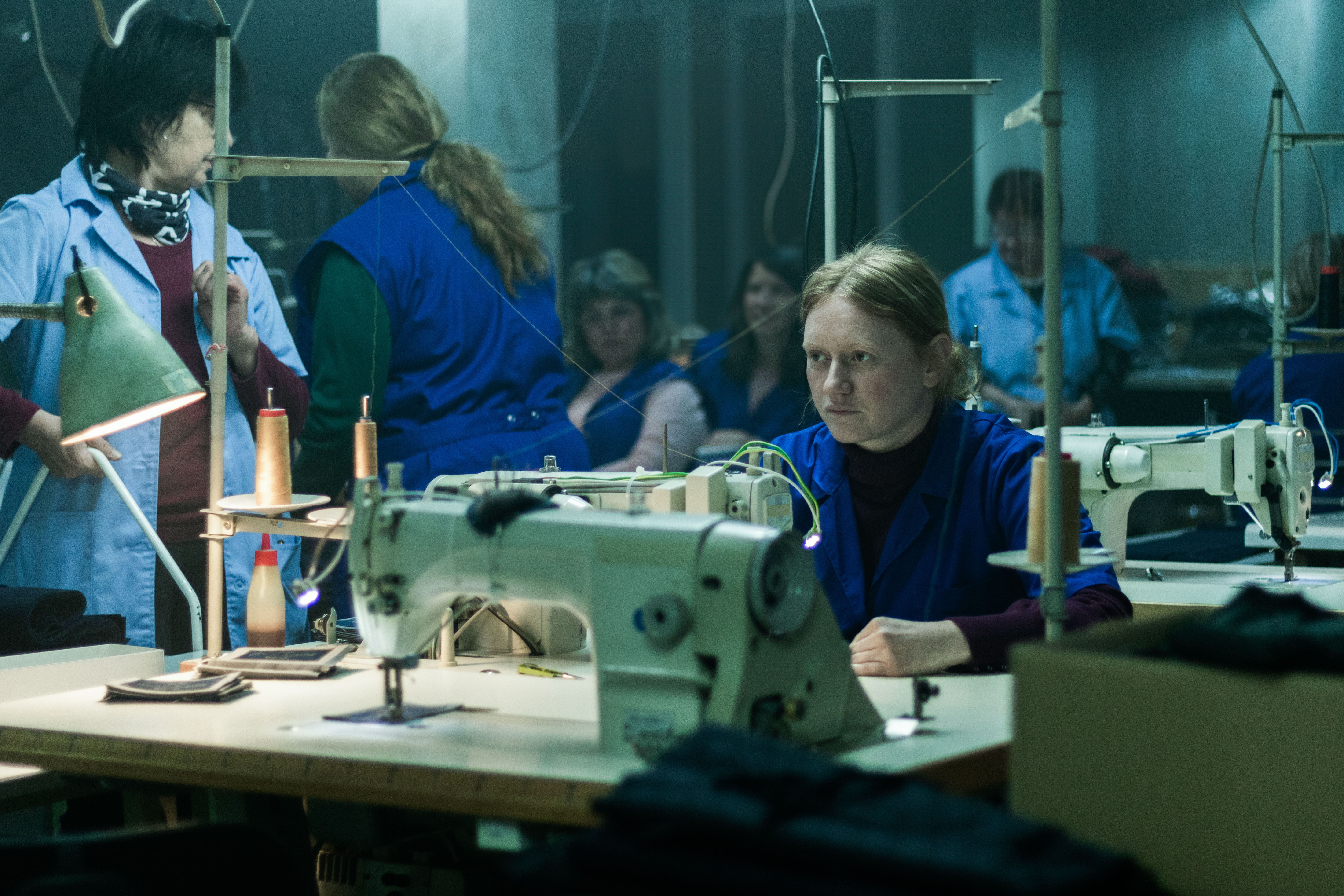 Hlavní postavou snímku Made in EU je Iva, švadlena v oděvní továrně na bulharském venkově.