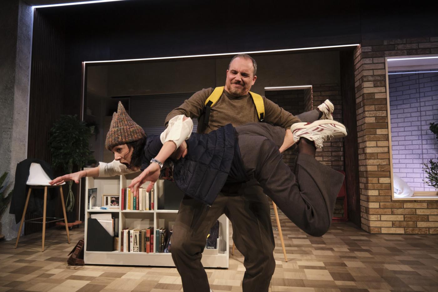 Petra Lorenc a Tomáš David ztvárňují třiadvacet postav napříč věkem, genderem i sociálním postavením