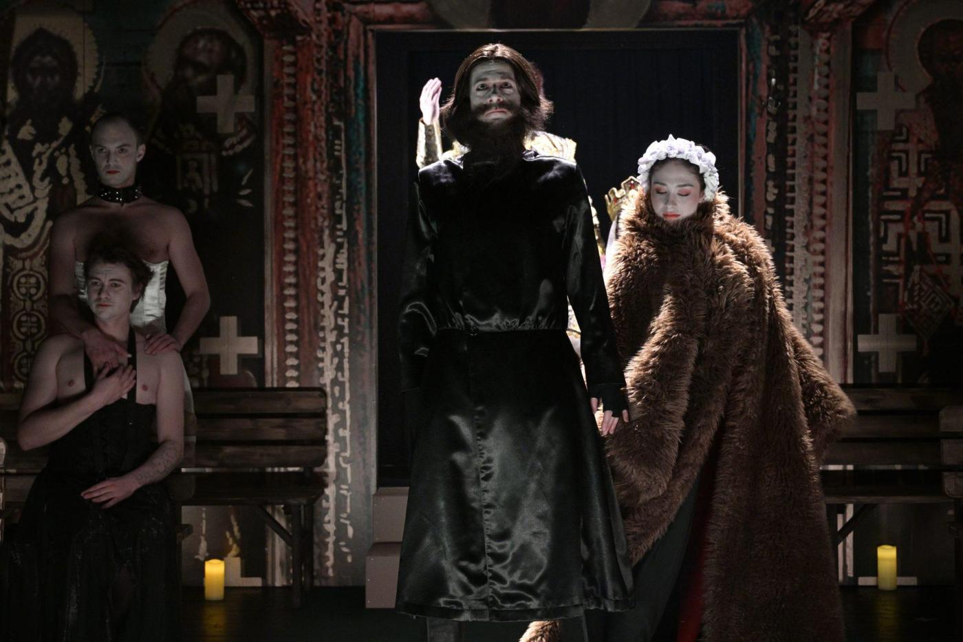 Martin Siničák v roli uhrančivého Rasputina