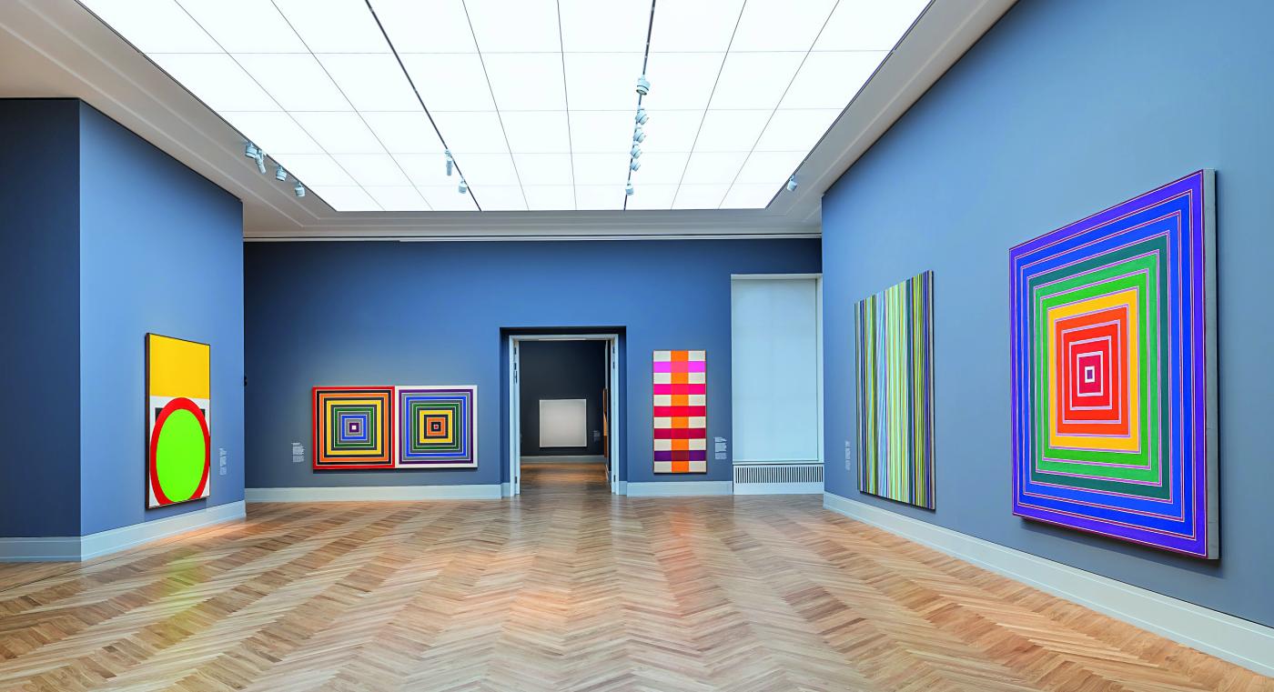 Pohled do výstavy, část věnovaná americké abstrakci