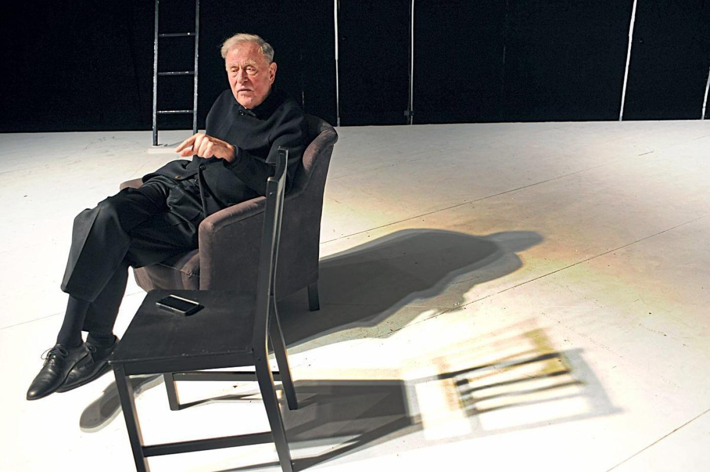 Claus Peymann ve zkušebně Burgtheateru ve vídeňském Arsenalu