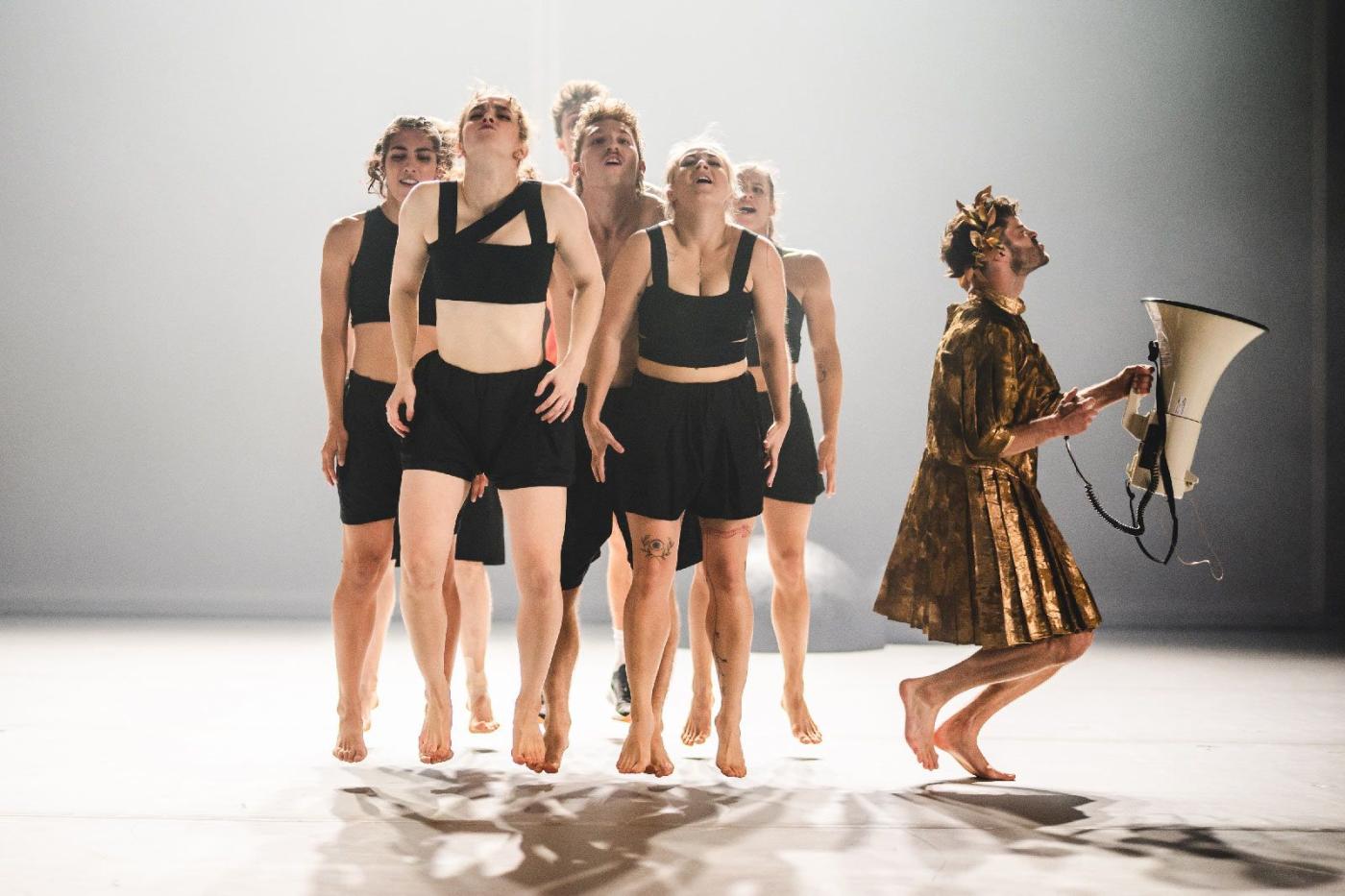 Kolektiv performerů prokázal v inscenaci St.art individuální vytrvalost, ne nepodobnou vrcholovým sportovcům