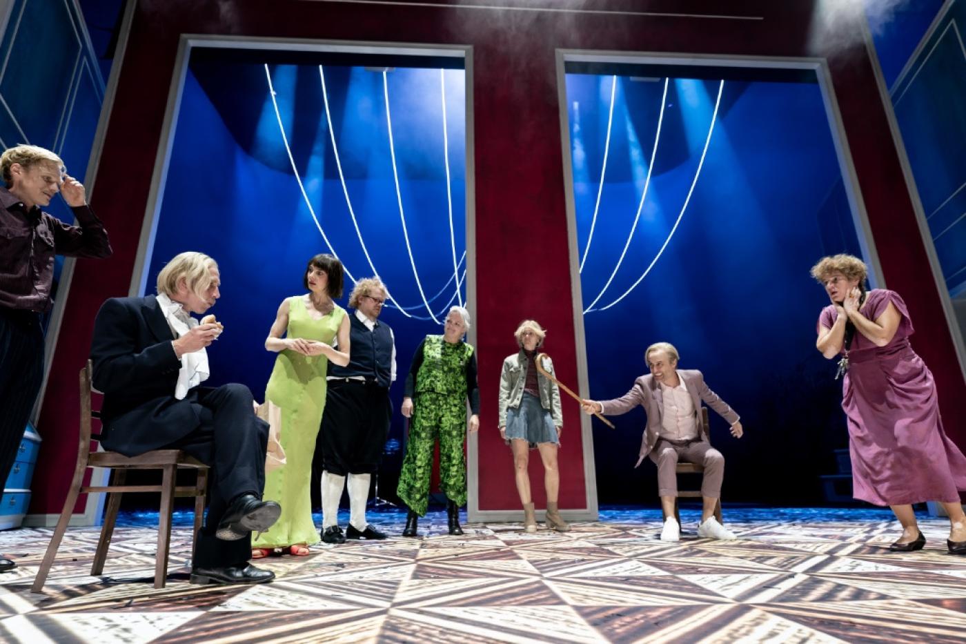 odvázanou temnou komedii Jabloňový sad přiveze Thalia Theater Hamburg