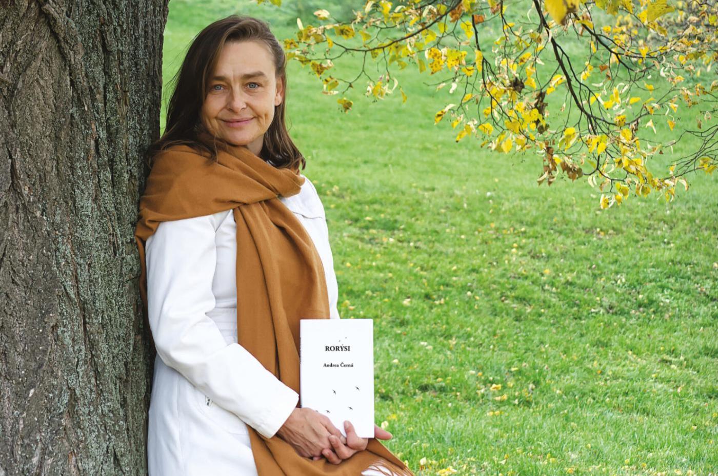 Andrea Černá vydala básnickou sbírku Rorýsi
