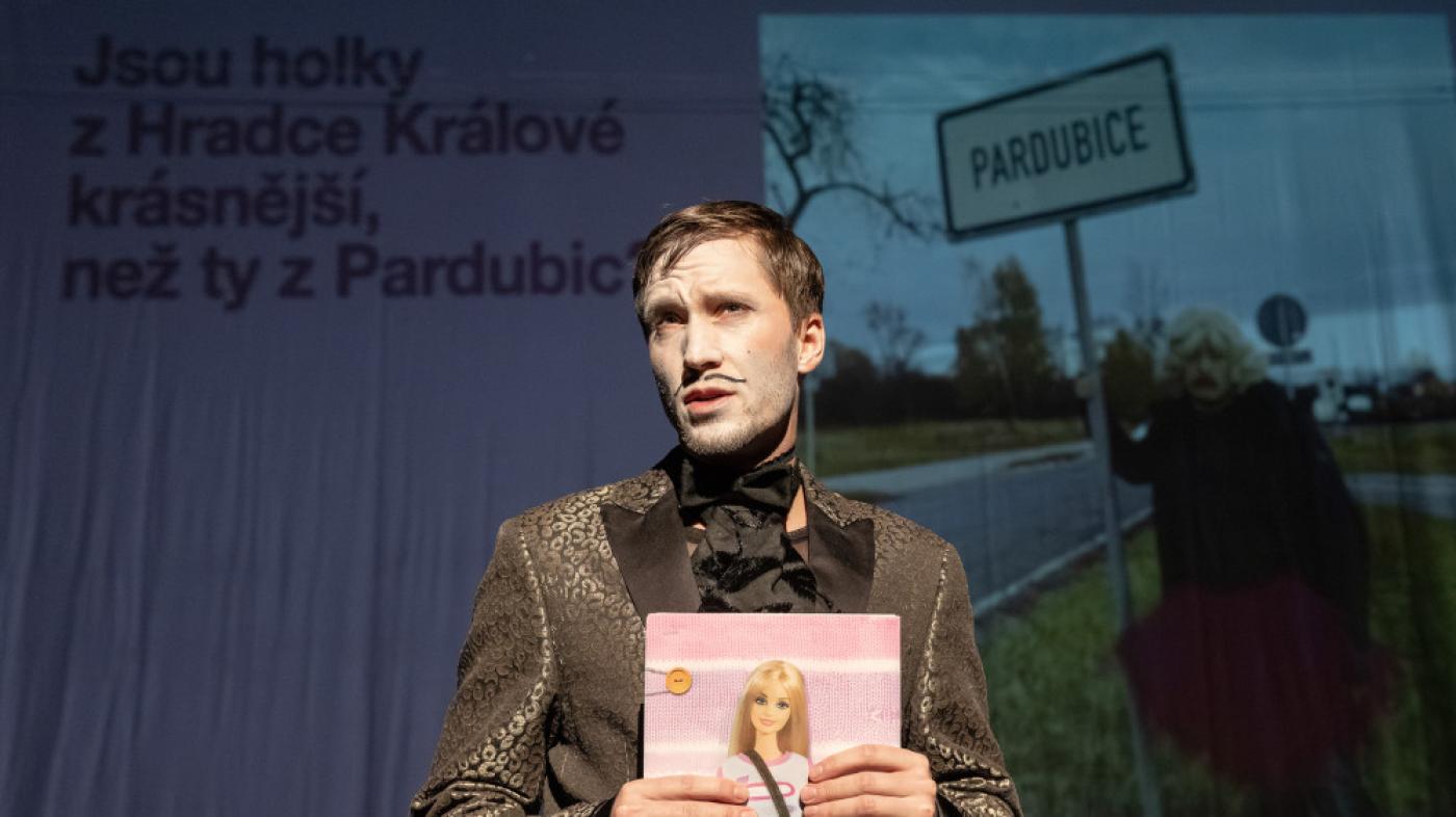 V královehradeckém Studiu Beseda vznikla autorská inscenace Kabaret Königgrätz,
osobní imprese na téma života ve městě