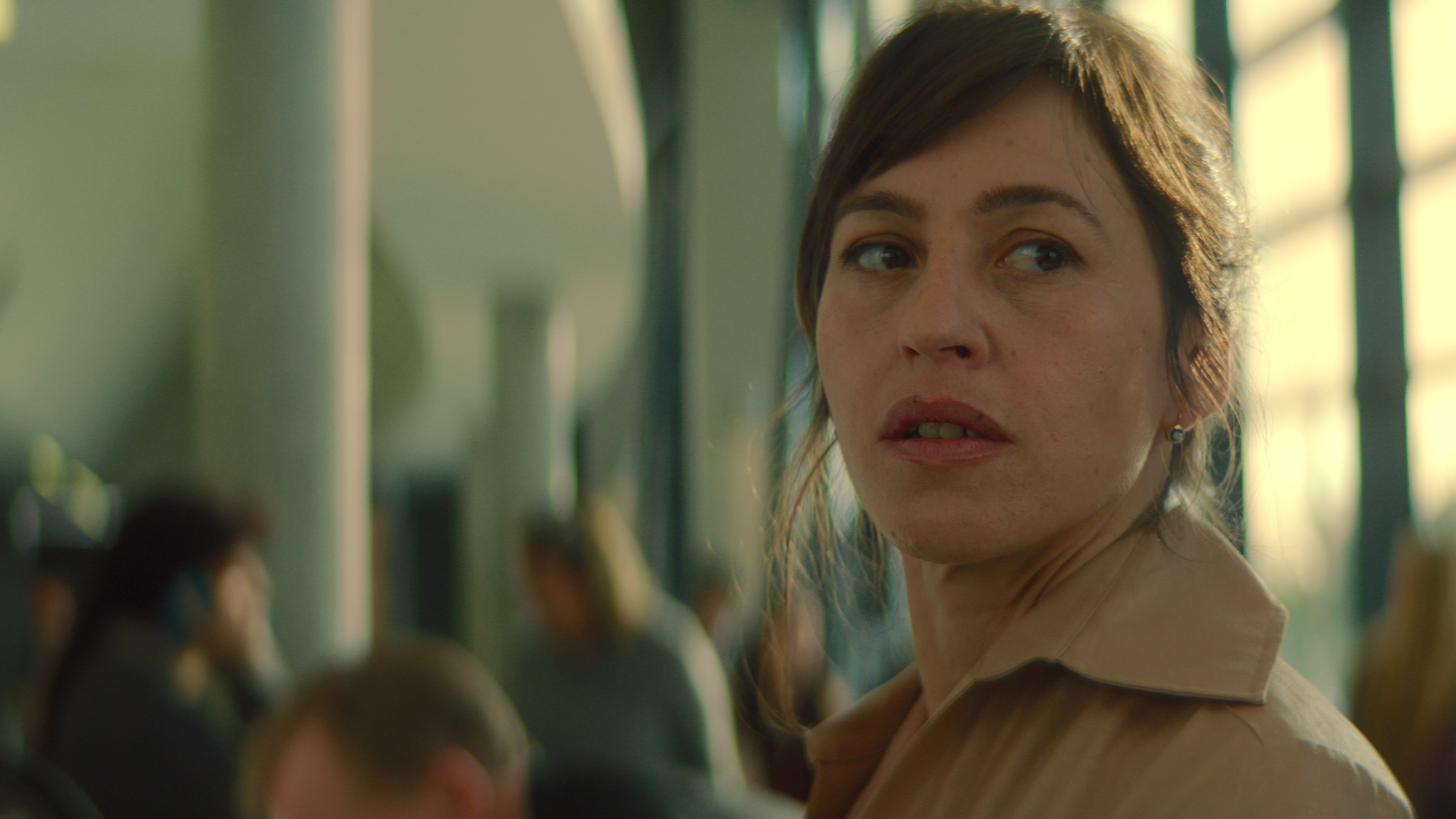 Sarah Adler se do role Aji, hlavní hrdinky snímku, vrací již podruhé: před deseti lety hrála v krátkém, na Oscara nominovaném snímku Aja  