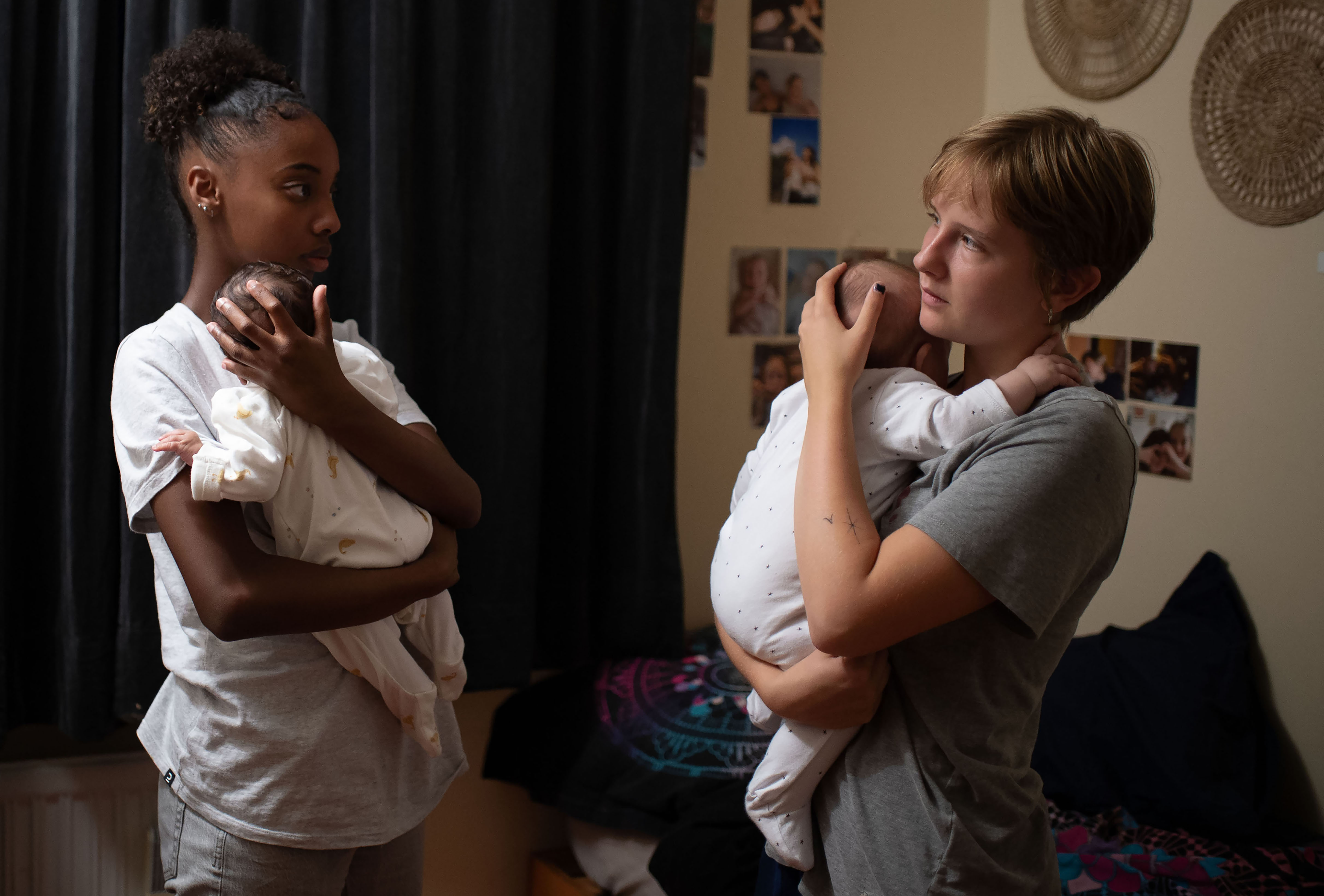 V rámci soutěžní sekce Výběr české kritiky se představí nejnovější snímek bratří Dardennů Mladé matky.