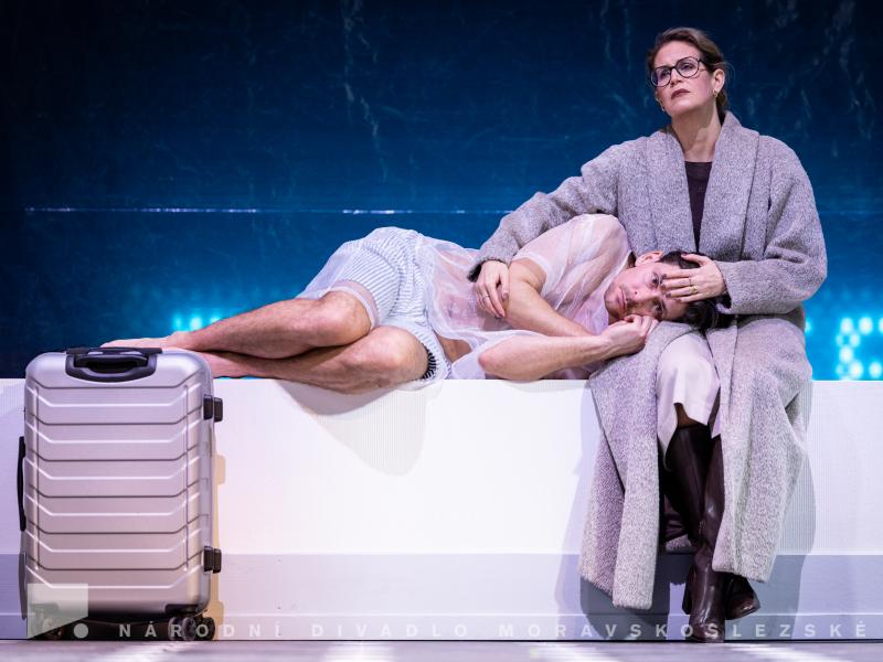 Vít Roleček a Petra Kocmanová v inscenaci Ptáčci