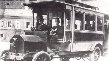 První český autobus (Laurin a Klement). Svůj provoz zahájil 7. 3. 1908. FOTO archiv