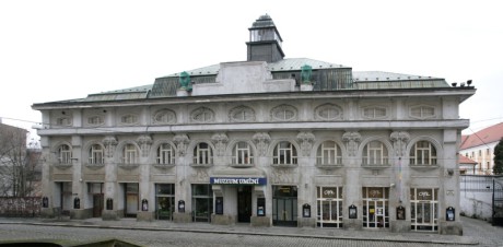 Budova Muzea moderního umění v Denisově ulici, jejíž součástí je Divadlo hudby. Muzeum umění Olomouc usiluje o dokončení rozsáhlé rekonstrukce objektu, která zahrnuje i sloučení s Divadlem hudby a jeho následný přesun do rekonstruovaného kina Central. FOTO ZDENĚK SODOMA