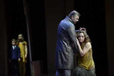 René Pape (Orest), Evelyn Herlitzius (Elektra). Foto: Matthias Creutziger.