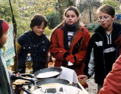 V televizním seriálu Josef a Ly (první zprava - r. Zuzana Zemanová-Hojdová, ČT 2004). FOTO archiv ČT