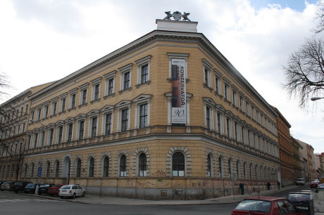 U Janáčkovy konzervatoře na rohu ulic Kounicova a Smetanova jsem vystoupil. FOTO JIŘÍ SEDLÁČEK