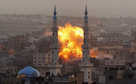 More than one hundred Palestinians were killed in heavy bombardment and street battles in Gaza on Sunday and 13 Israeli soldiers were slain in the most intense day of fighting in Israel’s current offensive against Hamas. FOTO archiv