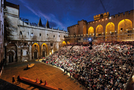 Richard II. v Cour d’Honneur Papežského paláce