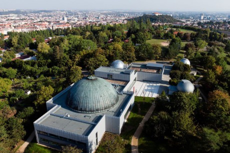 Areál hvězdárny a planetária se přede mnou vyloupl jako šaty z Popelčina oříšku. FORO archiv