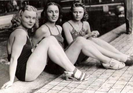 Dagmar Lehovcová, M. Šimonová a Věra Skálová-Selnerová ve filmu Muži nestárnou (r. V. Slavínský, 1942). FOTO archiv