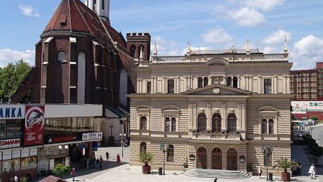 Horní náměstí se Slezským divadlem v Opavě. FOTO Magistrát Opava